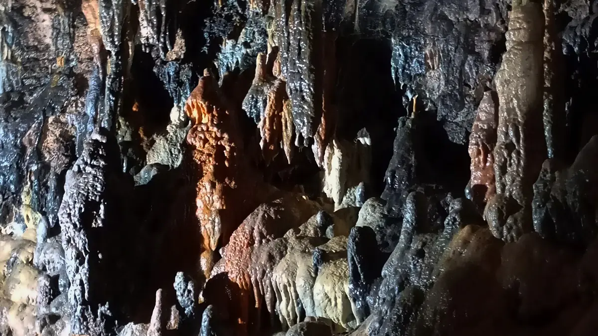 Cueva de los Enebralejos