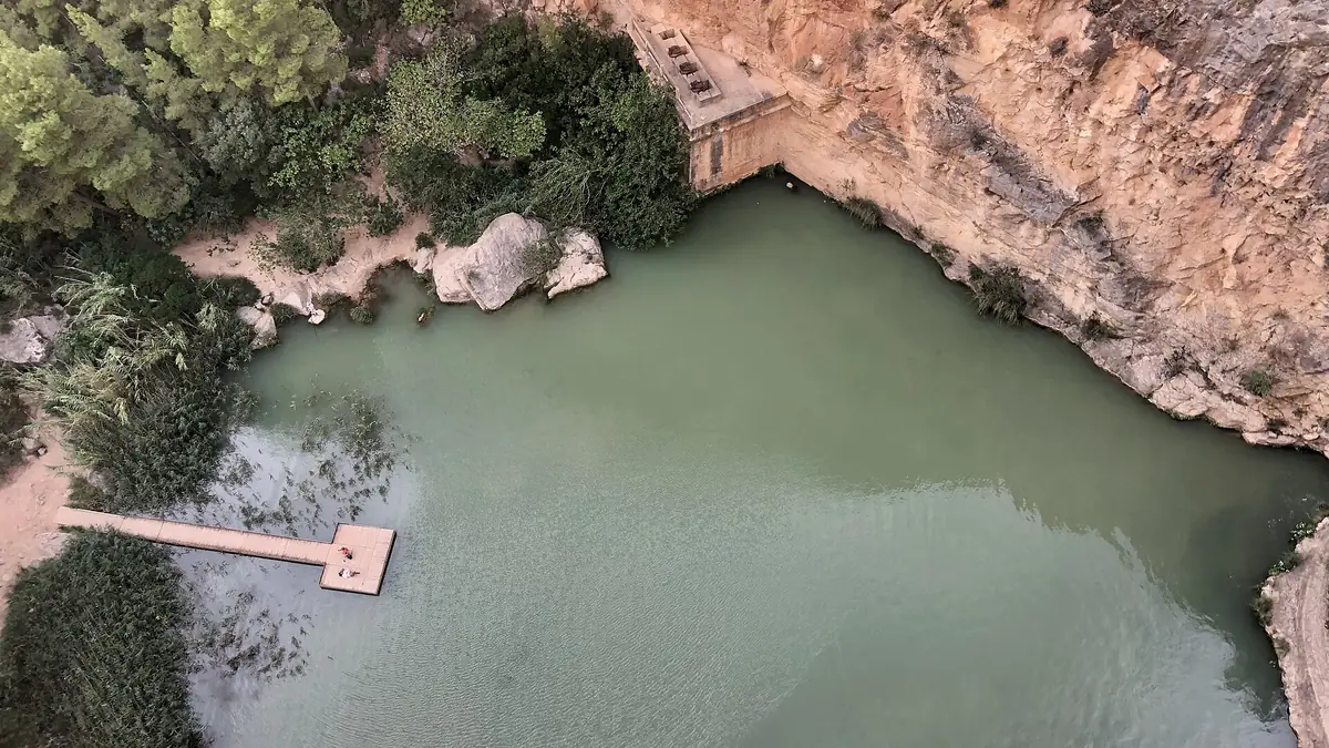 Chulilla. Ruta de la Judía,Charco Azul ,presa , senda de las cuevas, y Castillo