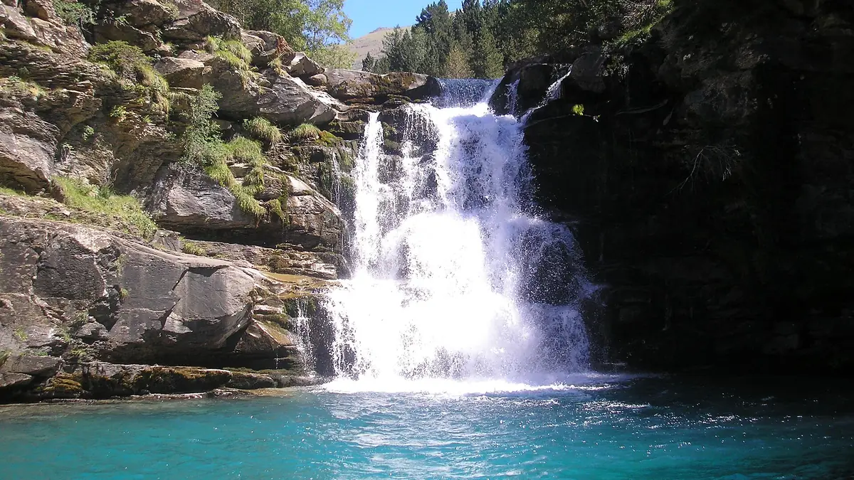 Pradera de Ordesa, cascada de Arripas, cascada de la Cueva, cascada de los Estrechos, Gradas de Soaso, Cola de Caballo