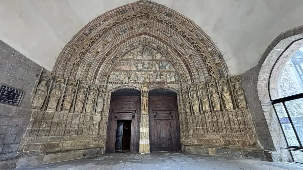 Pórtico de la Iglesia de Santa María la Real de Deba