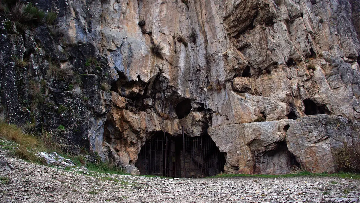 Peñalba de Santiago - Cueva de San Genadio - Cascada del Silencio (Valle del Silencio)