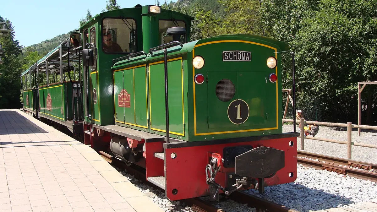 Parada del Tren del ciment "Jardins Artigas"