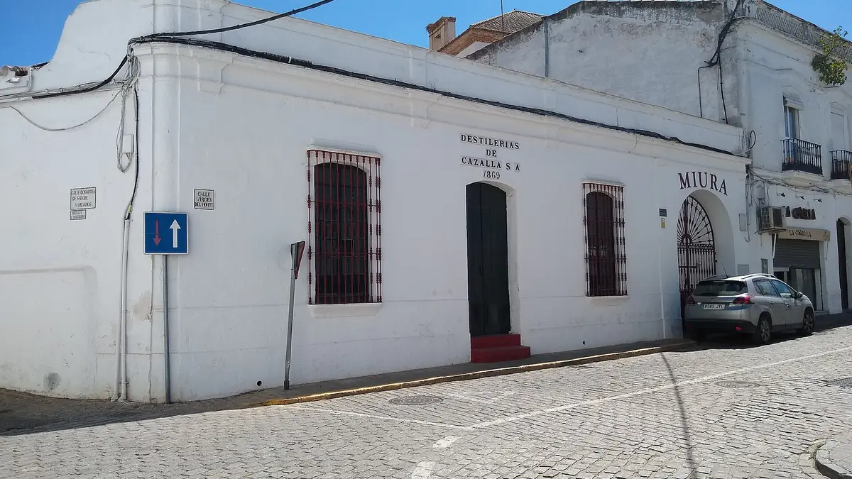 Bodegas Tierra Savia (Bodega, tienda y vinoteca. Visitas guiadas)